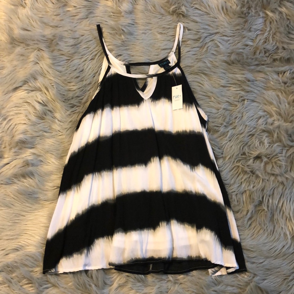 Women’s Sleeveless Black and Whit Top